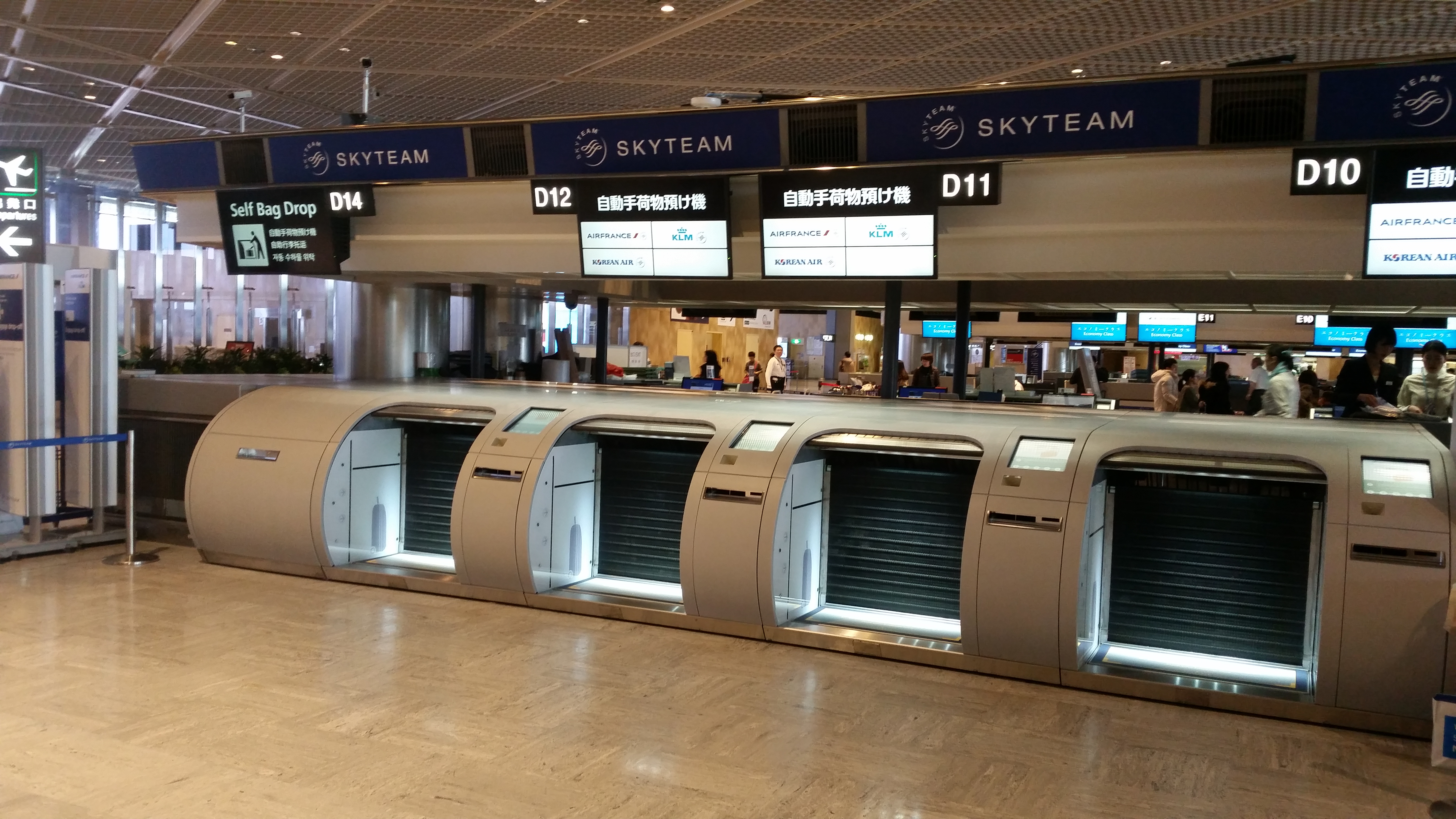 Narita airport debuts self service baggage drop machines
